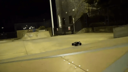 Truggy conquer negro salto skatepark noche